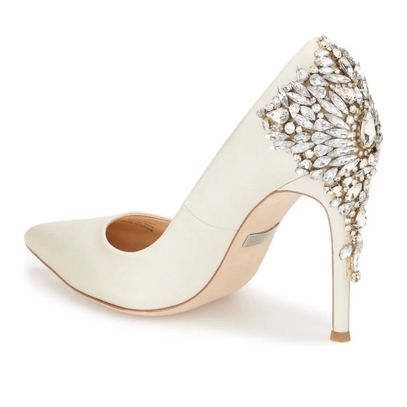 Gorgeous Crystal Embellished Pointed Toe Pump - Picture 3 of 3